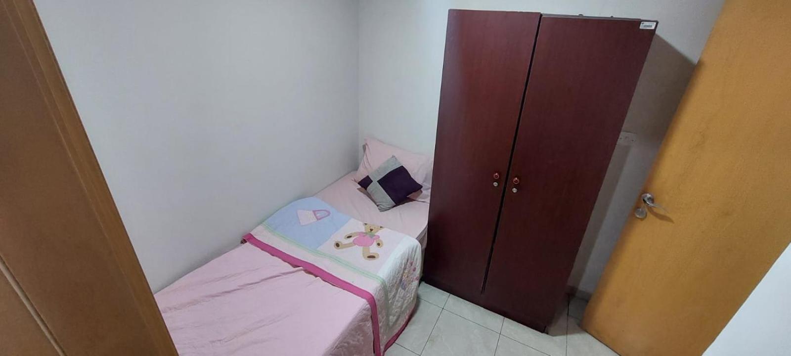 Budget Rooms With Private Bathroom For 'Girls' Only In Dubai, Marina Exterior photo